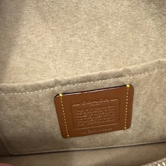 NEW COACH ENVELOPE CROSSBODY PURSE (color:Sand/tan) - Picture 8 of 11